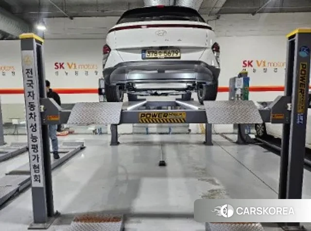 Hyundai Kona (SX2) 2023 Белый из Кореи, фото 2