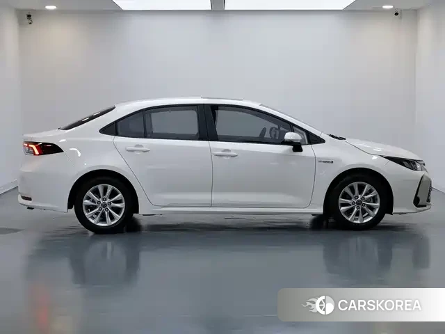 Toyota Corolla 2023 Белый из Китая, фото 2