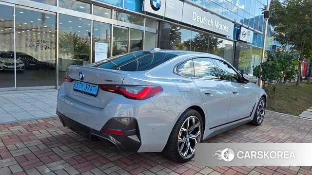 BMW i4 2023 Небесно-голубой из Кореи, фото 2