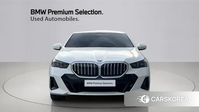 BMW 5 Series (G60) 2023 Белый из Кореи, фото 4