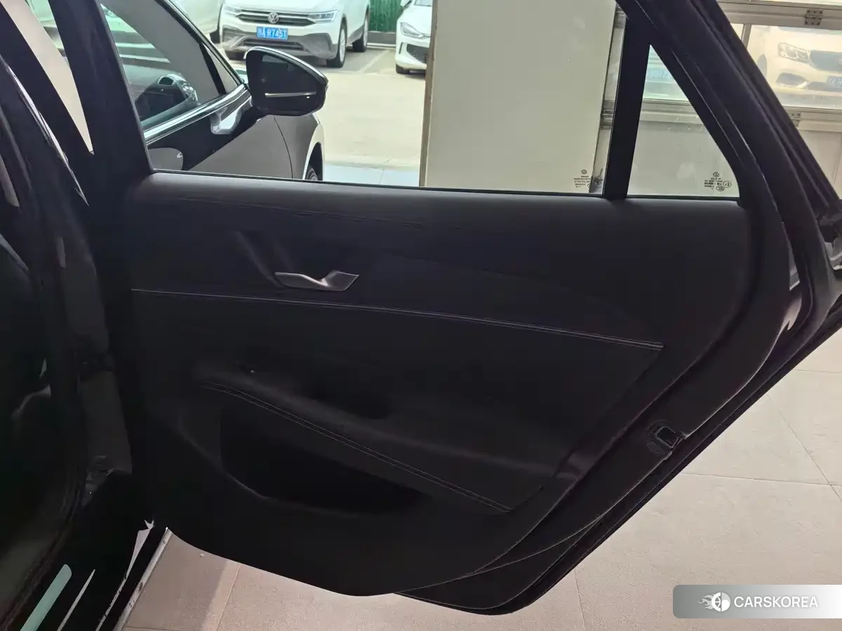 Volkswagen Passat id 4600671 из Китая 9