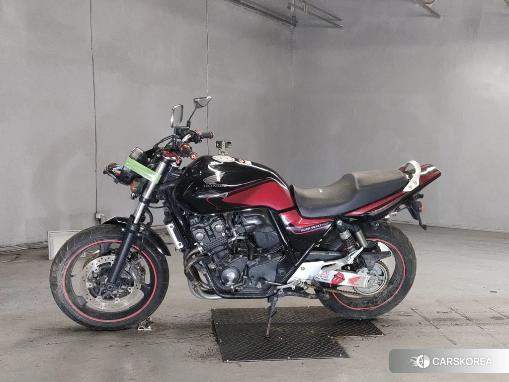Проданный Honda CB400SF 2011 из Японии