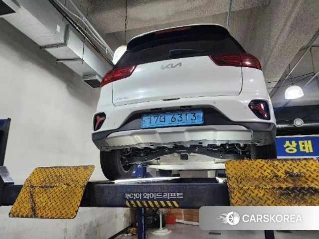 Kia Niro Plus 2022 Белый из Кореи, фото 2