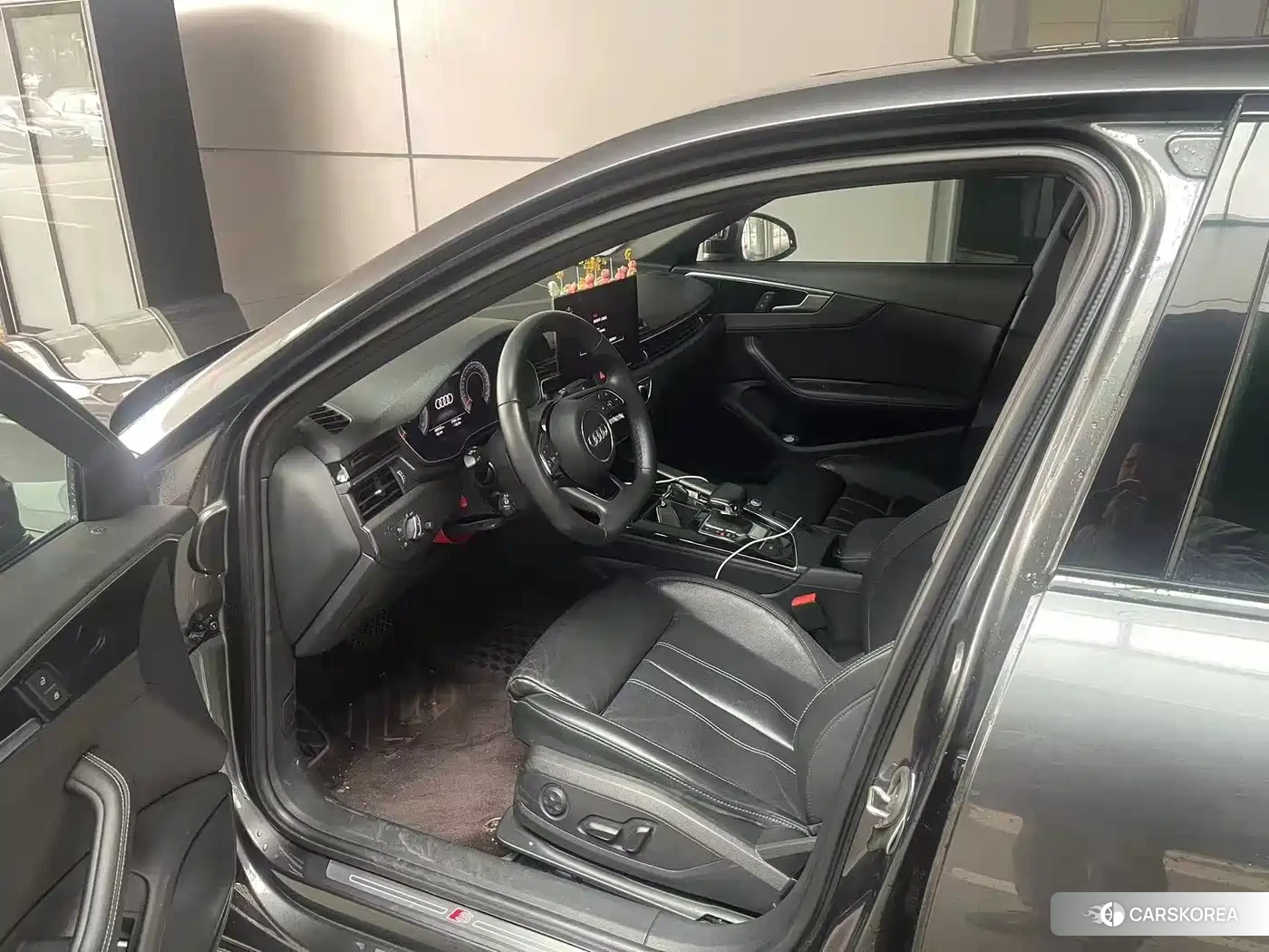 Audi A4L 2023 Silver/gray из Китая, фото 2