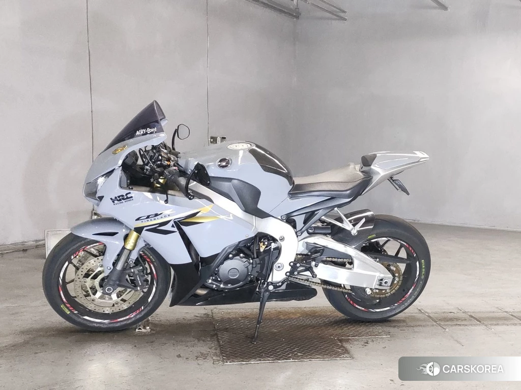 Проданный Honda CBR1000RR 2013 из Японии, фото 2