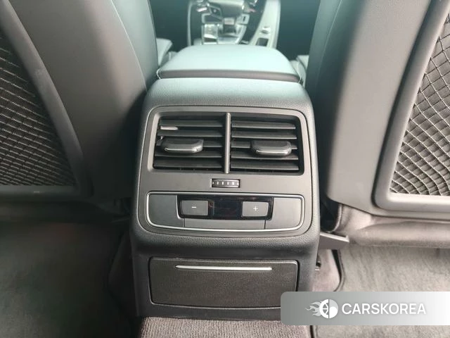 Audi A4L id 4328659 из Китая 9