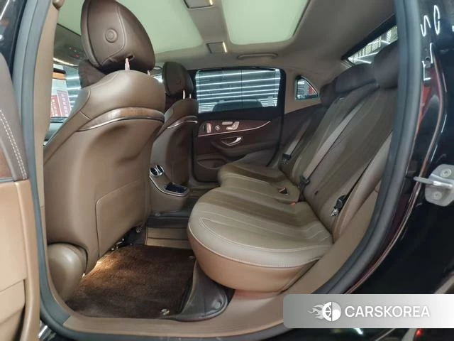 Mercedes-Benz E-class 2023 Черный из Китая, фото 2
