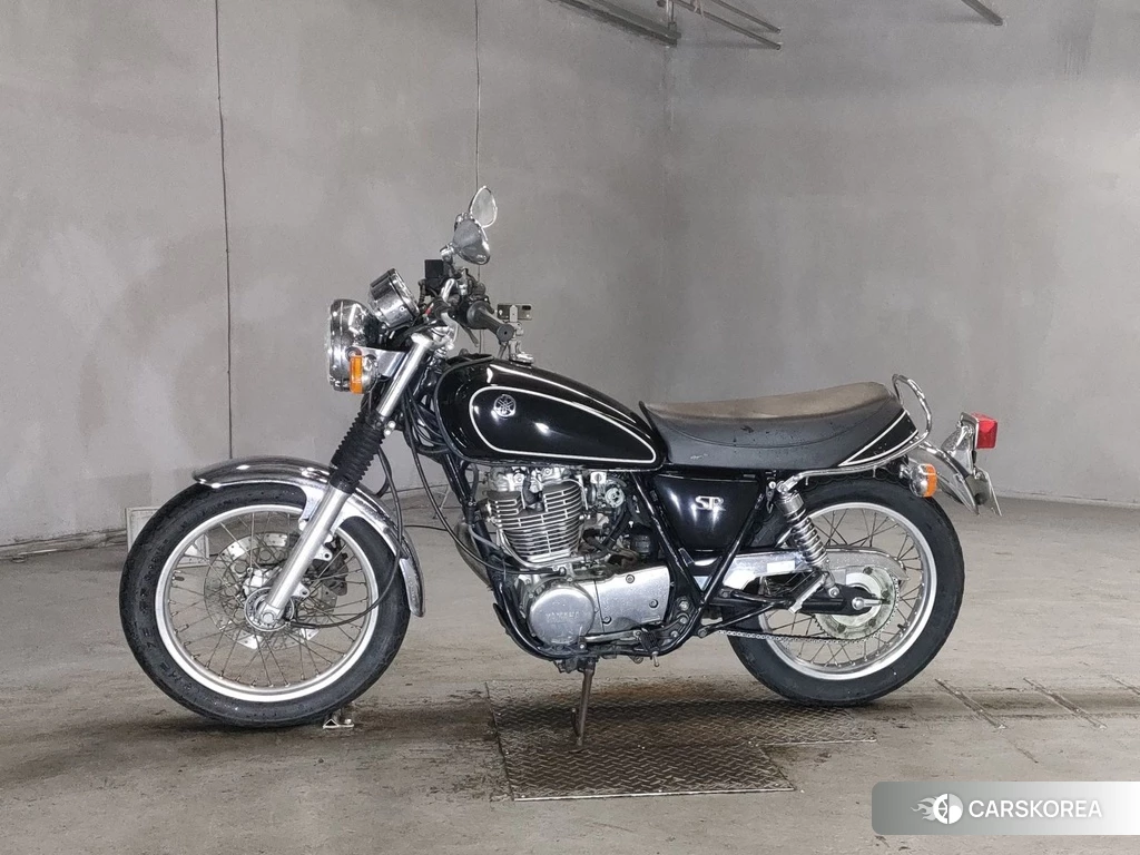 Проданный Yamaha SR 400 2011 из Японии, фото 2