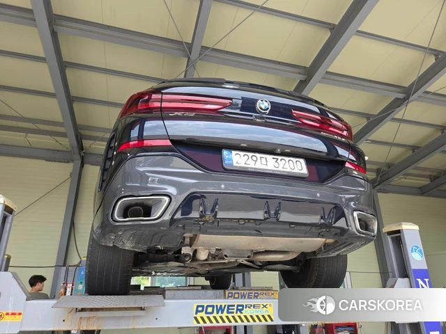 BMW X6 (G06) 2022 Черный из Кореи, фото 2