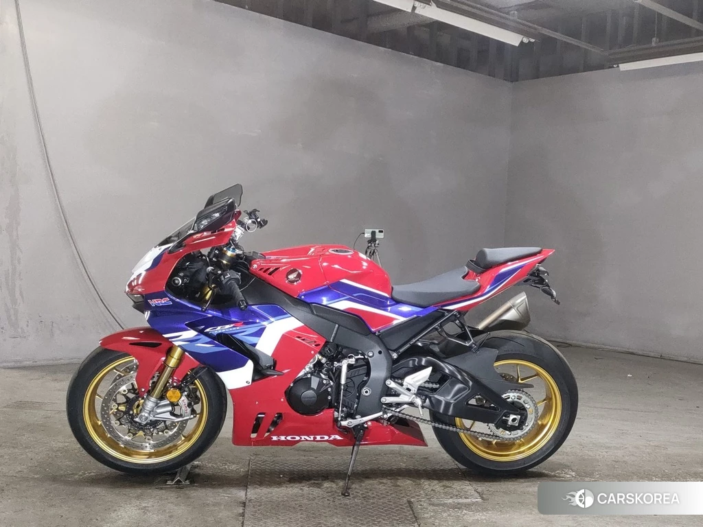Проданный Honda CBR1000RR-R FIREBLADE SP 2023 из Японии, фото 2