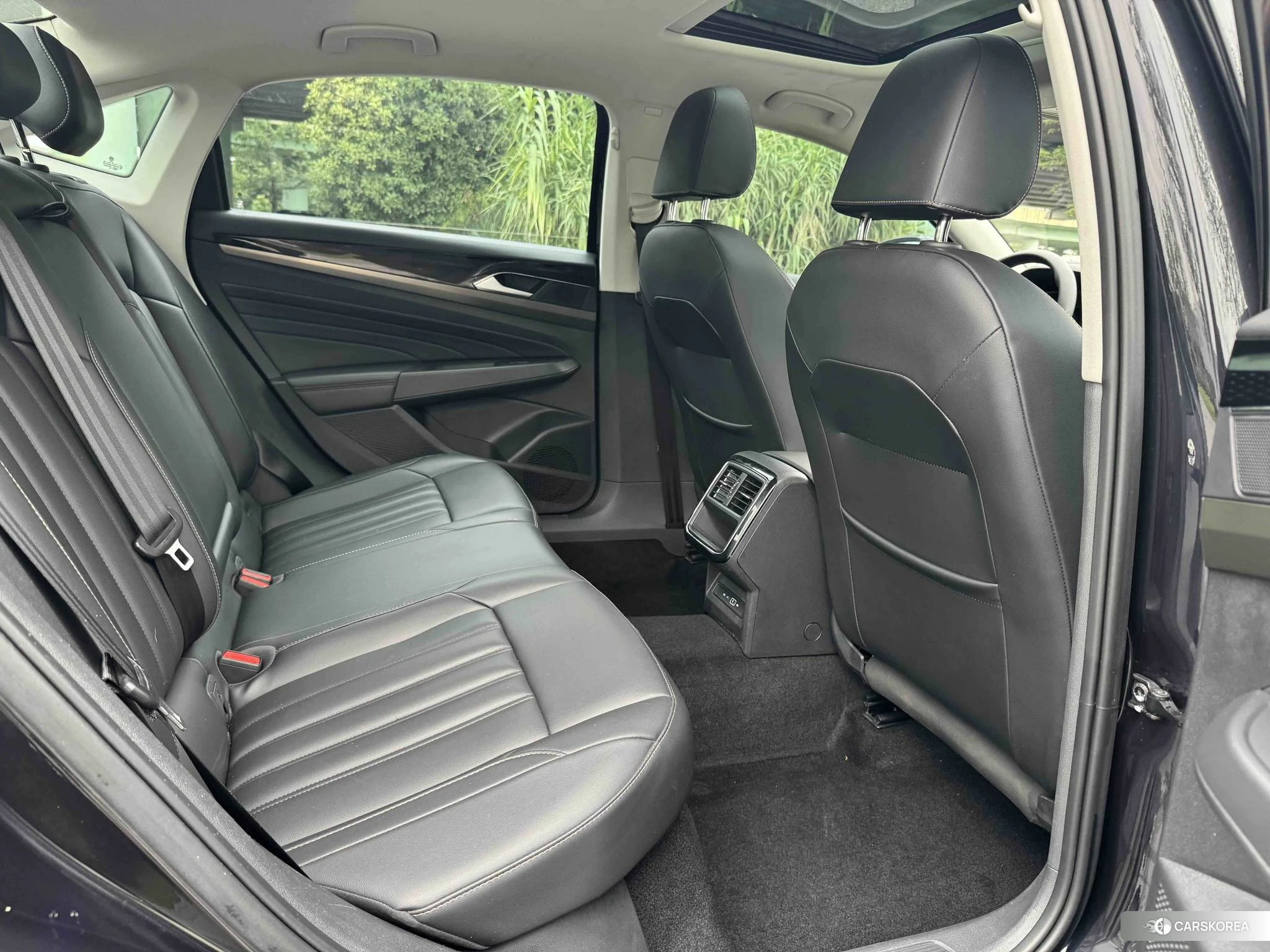 Volkswagen Passat 2021 Черный из Китая, фото 2