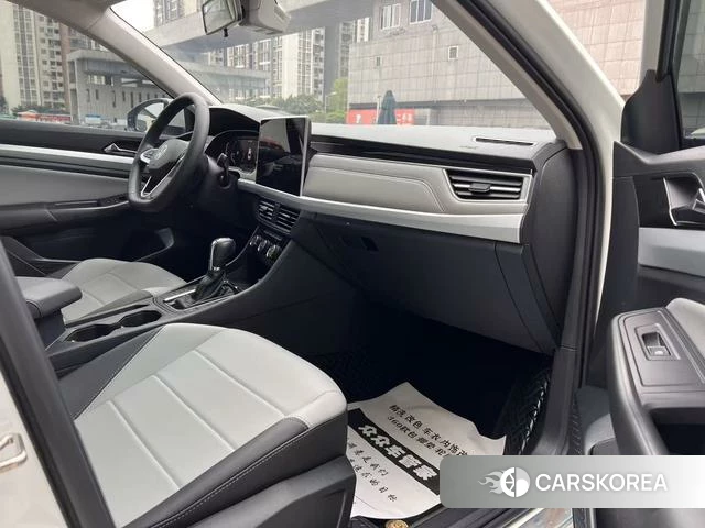 Volkswagen Bora 2022 Белый из Китая, фото 3
