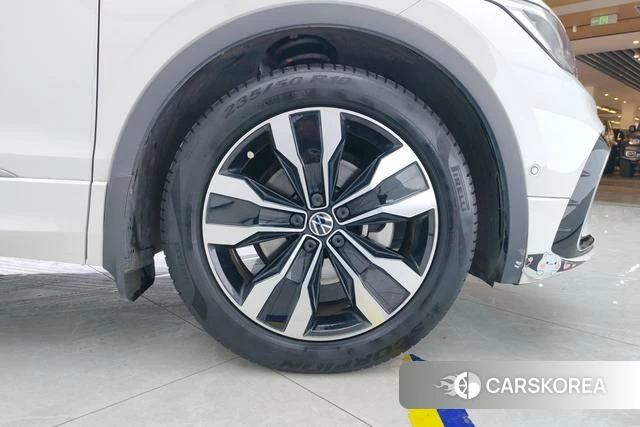 Volkswagen Tiguan L id 3768919 из Китая 9