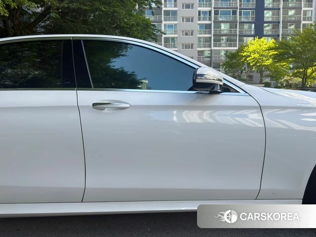Mercedes-Benz E-Class W213 2022 Белый из Кореи, фото 2