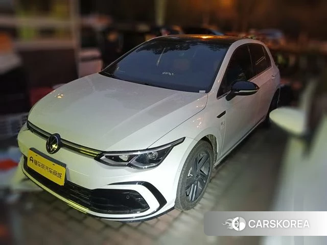 Volkswagen Golf 2024 Белый из Китая, фото 2