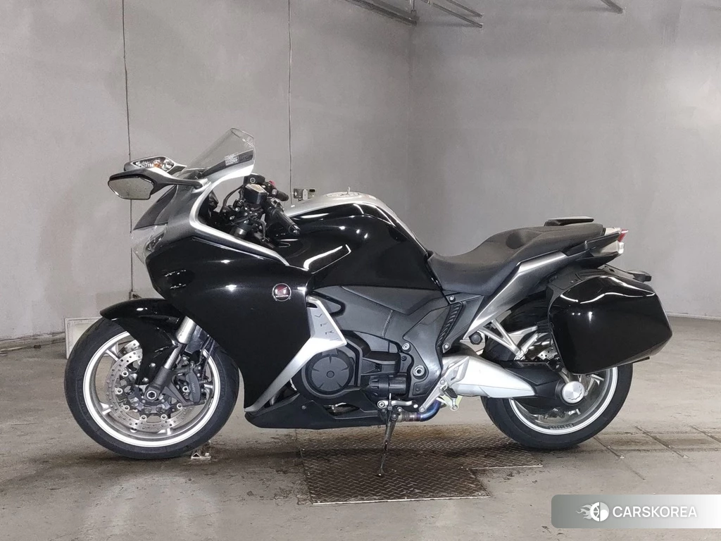 Проданный Honda VFR1200F 2011 из Японии, фото 2
