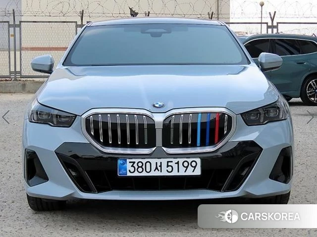 BMW 5 Series (G60) 2025 Серый из Кореи, фото 2