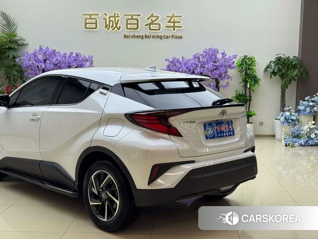 Toyota C-HR id 4348869 из Китая 9