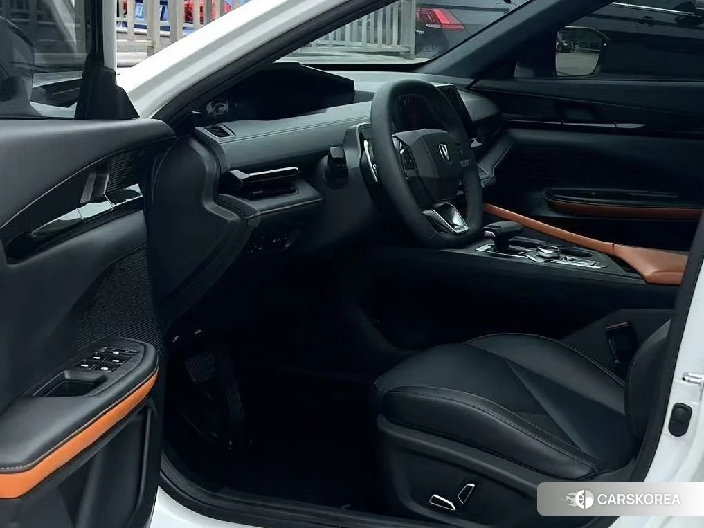 Chang'an UNI-V 2022 Белый из Китая, фото 2