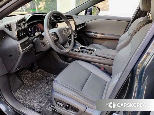Lexus RZ 2023 Черный из Китая, фото 3