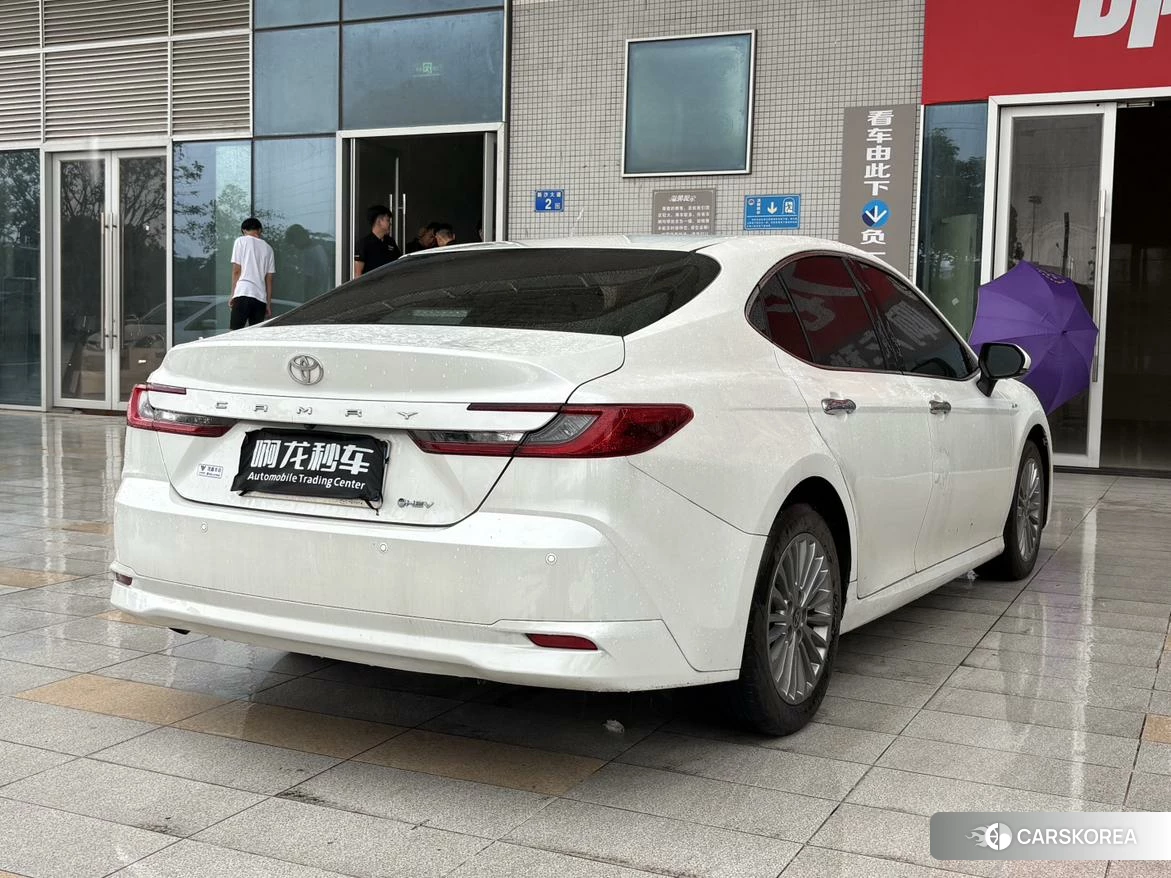 Toyota Camry 2024 Белый из Китая, фото 2