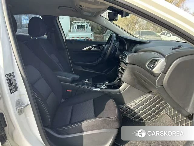 Infiniti QX30 2018 Белый из Китая, фото 2