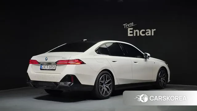 BMW 5 Series (G60) id 3679420 из Кореи 12