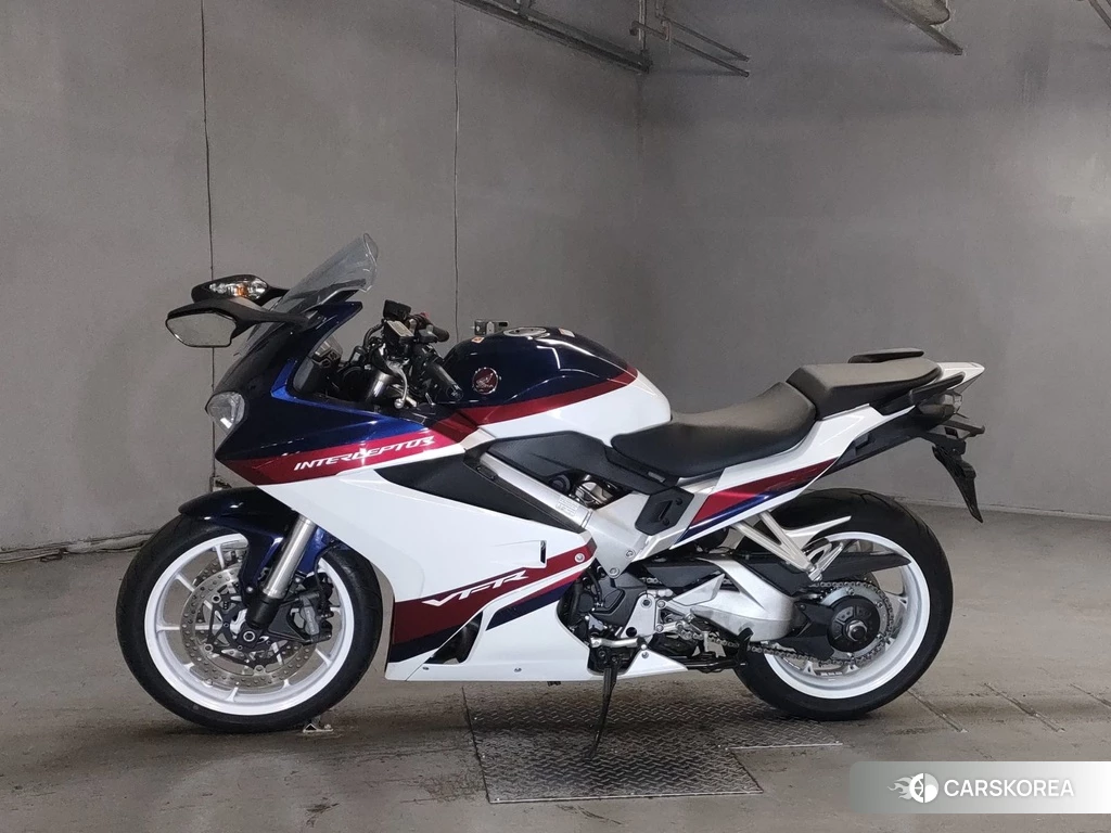 Проданный Honda VFR800F 2019 из Японии, фото 2