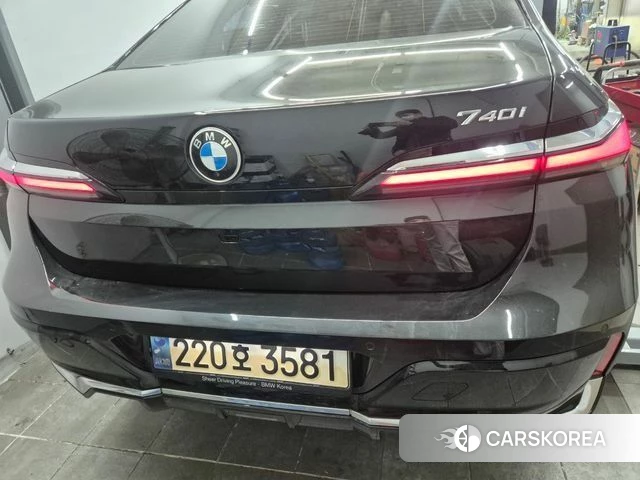 BMW 7 Series (G70) 2023 Черный из Кореи, фото 2