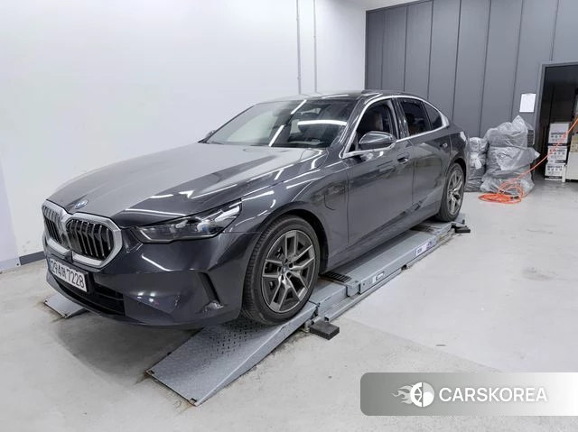 BMW 5 Series (G60) 2024 Серый из Кореи, фото 3