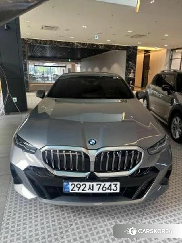BMW 5 Series (G60) 2025 Серый из Кореи, фото 2