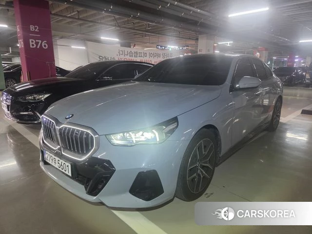 BMW 5 Series (G60) 2025 Серебристо-серый из Кореи, фото 5