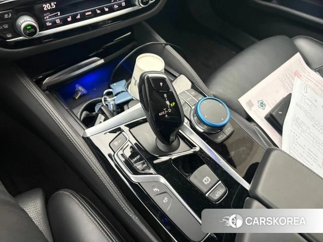 BMW 5 Series (G30) 2018 Серый из Кореи, фото 2