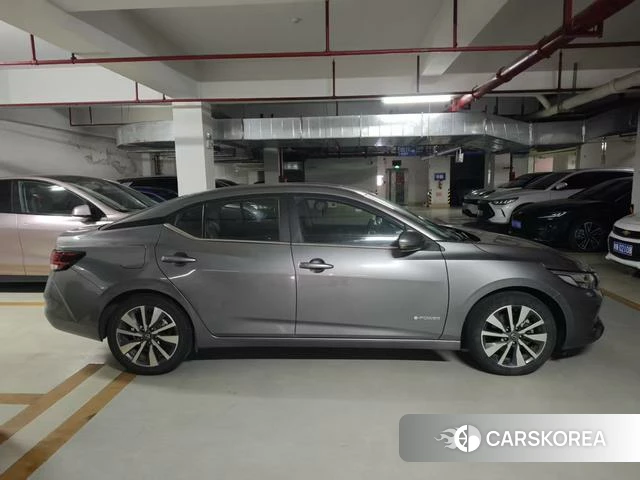 Nissan Xuan Yi 2023 Темно-серый из Китая, фото 3