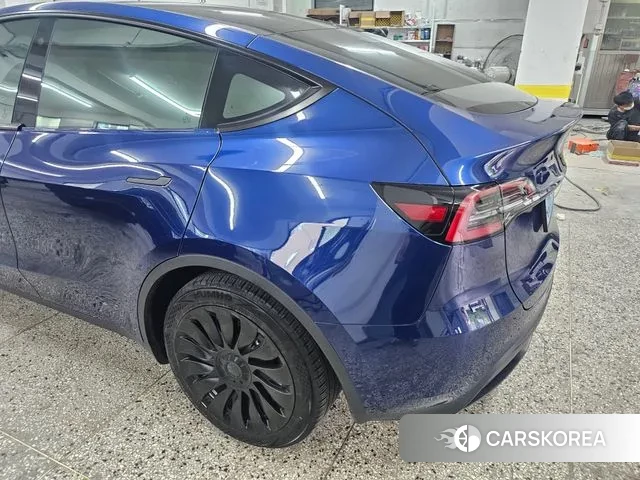 Tesla Model Y 2023 Синий из Кореи, фото 2