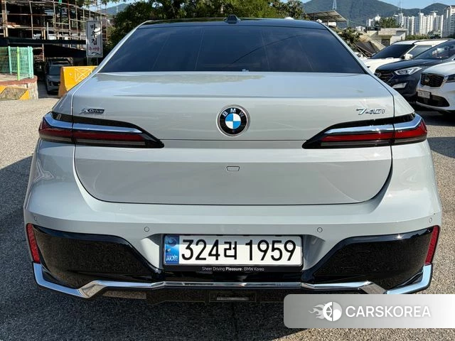 BMW 7 Series (G70) 2024 Небесно-голубой из Кореи, фото 4