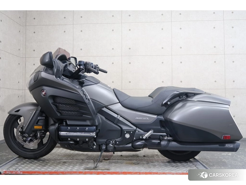 Проданный Honda GL1800 F6B 2015 из Японии