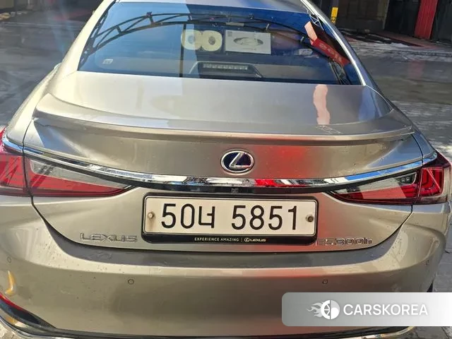 Lexus ES300h 7th generation 2019 Песочный из Кореи, фото 2