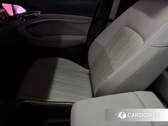 Audi e-Tron 2022 Синий из Кореи, фото 2