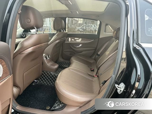 Mercedes-Benz E-class 2022 Черный из Китая, фото 2