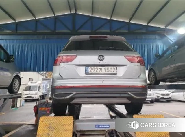 Volkswagen Tiguan Allspace 2022 Серебристо-серый из Кореи, фото 2