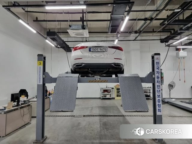 Mercedes-Benz C-Class W206 2023 Белый из Кореи, фото 2