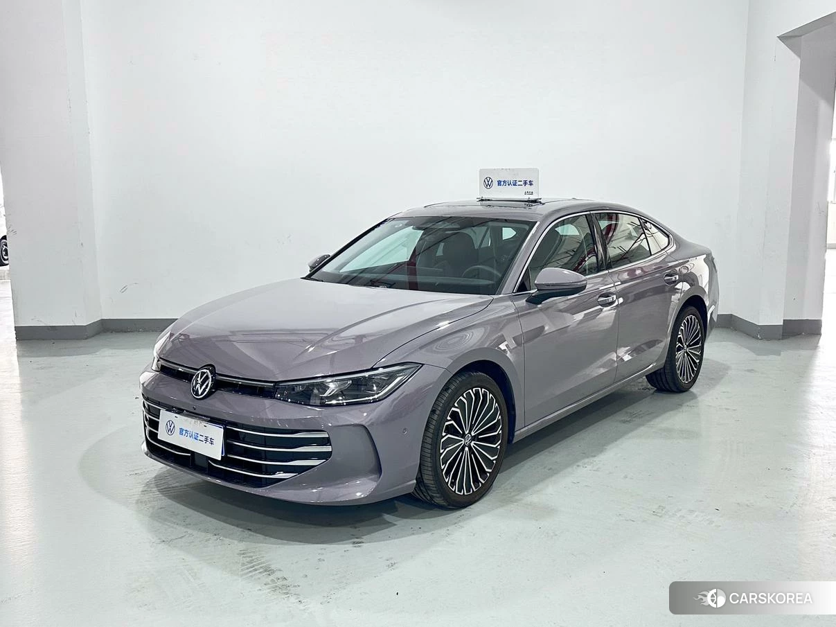 Volkswagen Passat 2024 Серебристо-серый из Китая, фото 2
