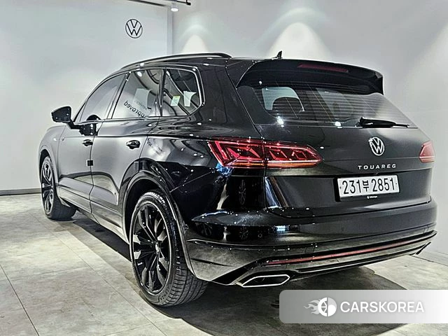 Volkswagen Touareg 3rd generation 2023 Черный из Кореи, фото 5