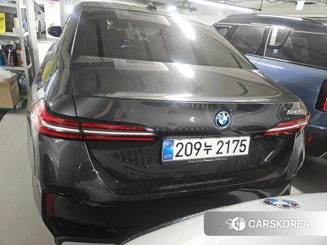 BMW 5 Series (G60) 2025 Серый из Кореи, фото 2