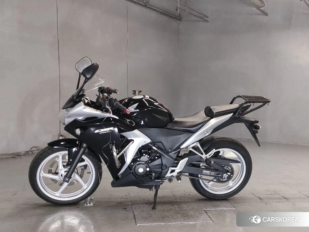 Проданный Honda CBR250R 2011 из Японии