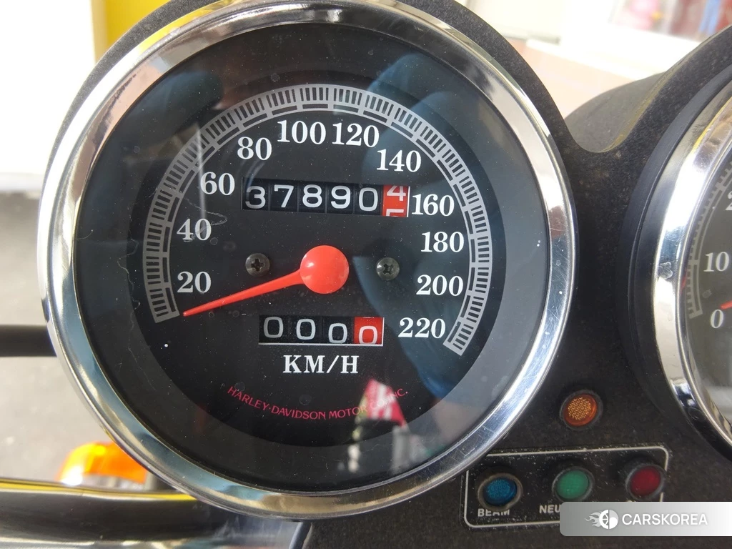 Проданный Harley-Davidson Sportster XLH883 2019 из Японии, фото 2