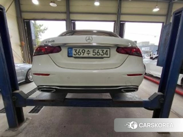 Mercedes-Benz E-Class W213 2022 Белый из Кореи, фото 2