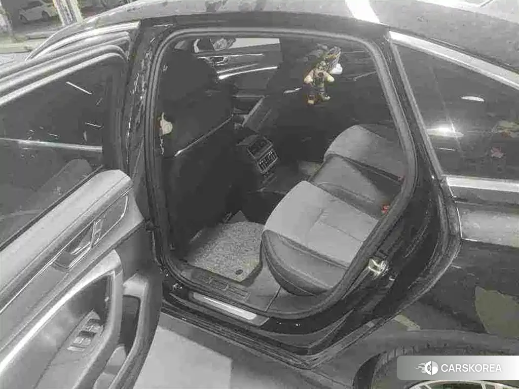 Audi A6L 2023 Черный из Китая, фото 2