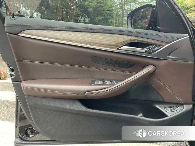 BMW 5 series PHEV id 4227878 из Китая 9